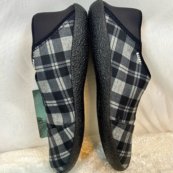 NWT Toms Mens Rodeo Slippers Black Plaid Rubber Sole Size 10 - Picture 9 of 13